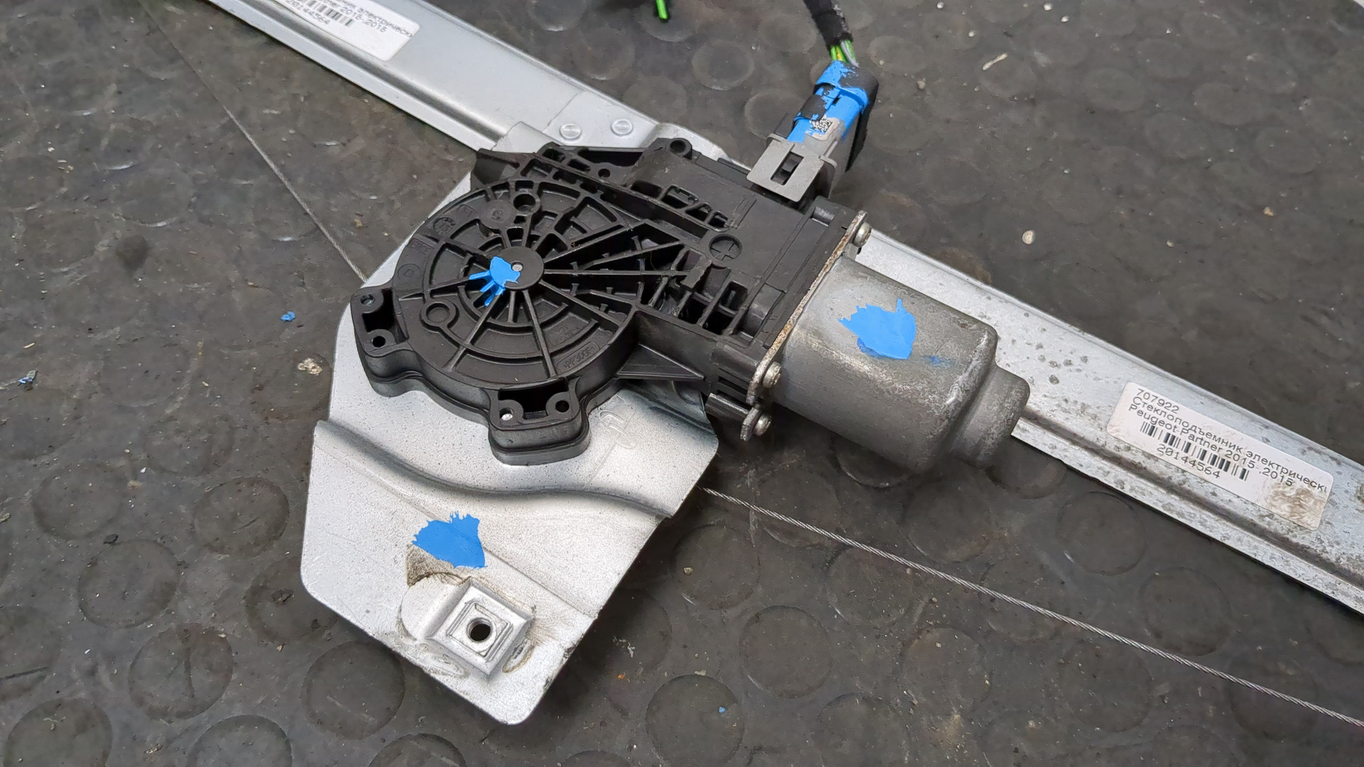 Стеклоподъемник электр. передний правый