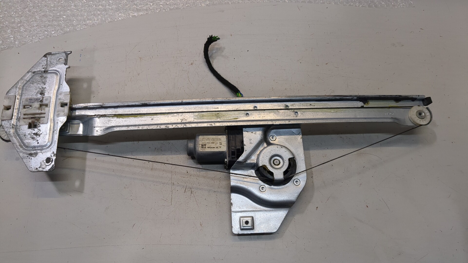 Стеклоподъемник электр. передний правый