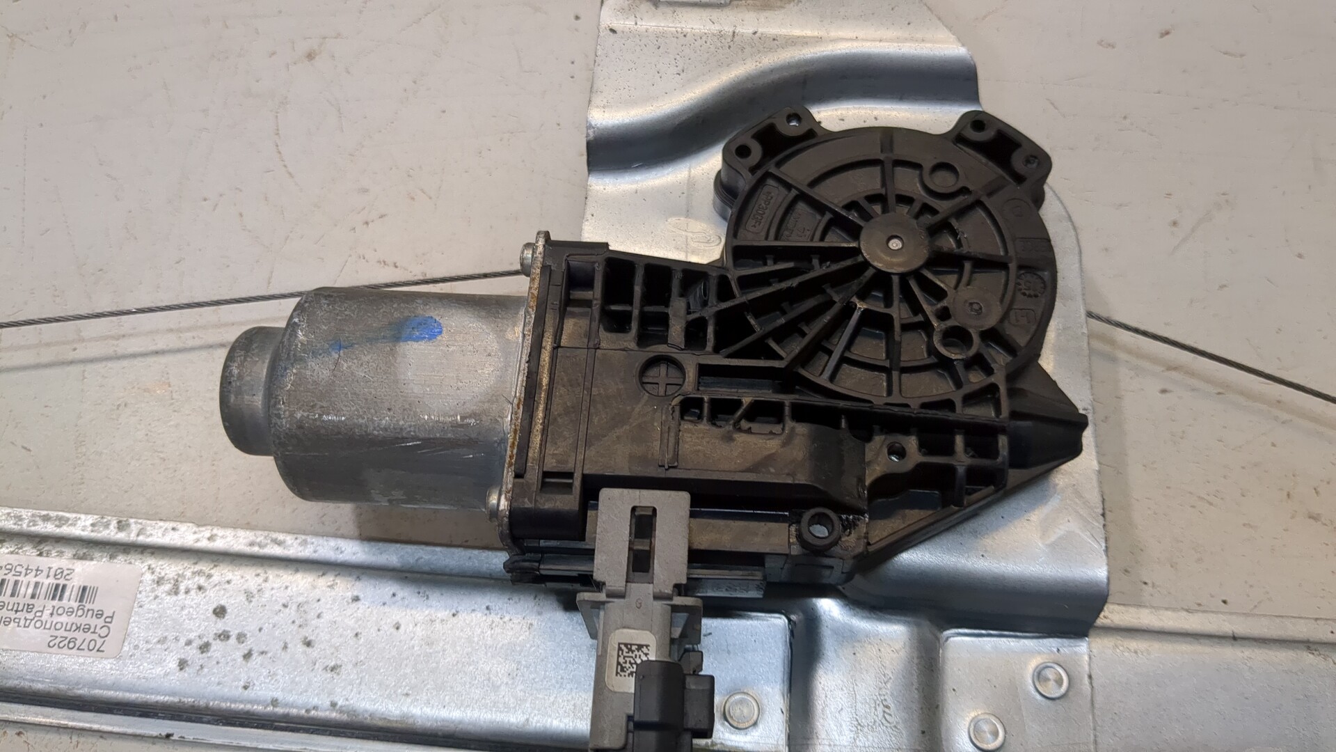 Стеклоподъемник электр. передний правый