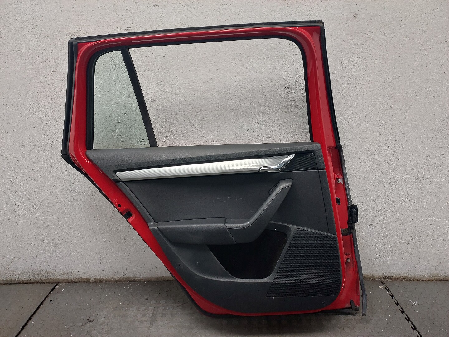 Дверь задняя левая