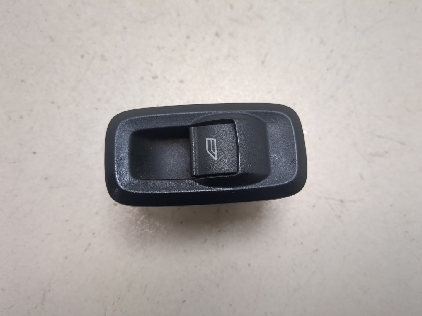 Кнопка стеклоподъемника