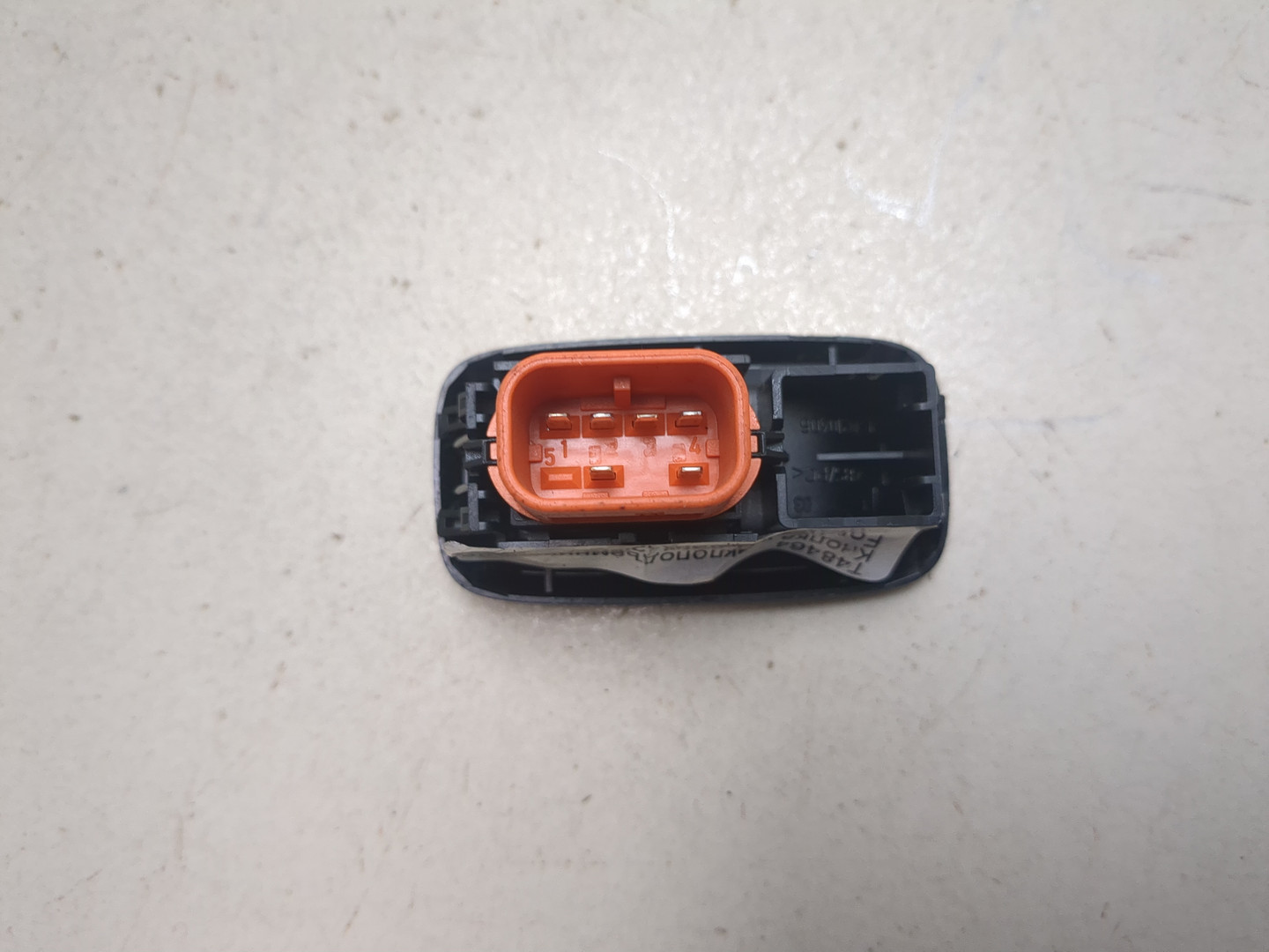 Кнопка стеклоподъемника