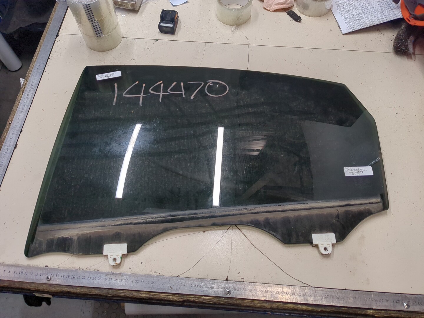 Стекло двери задней левой