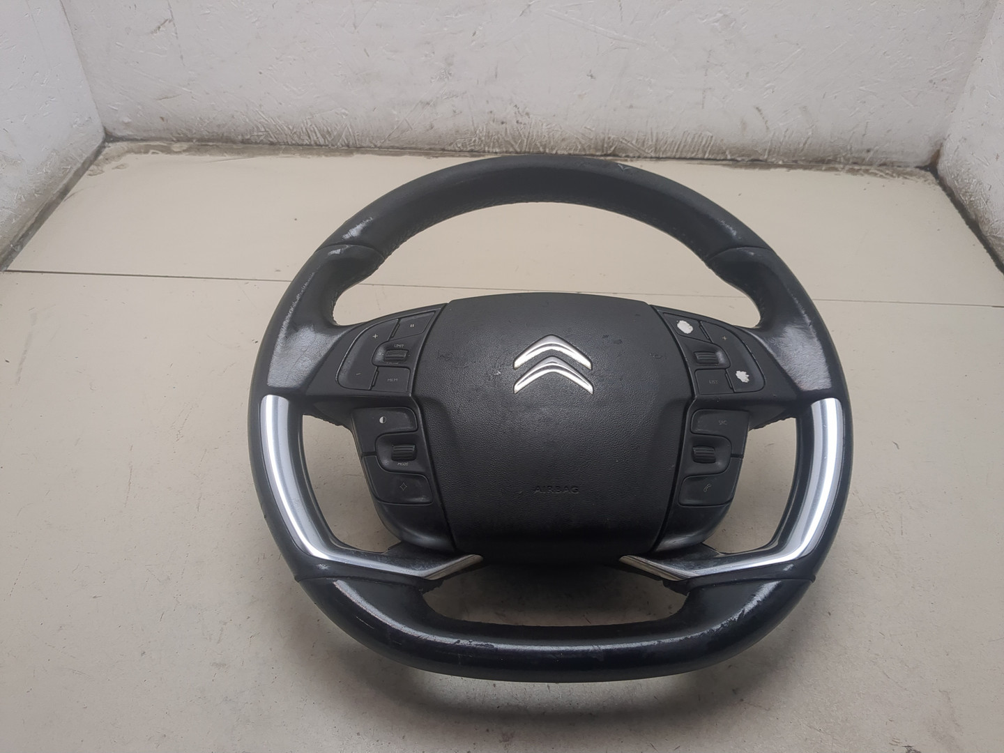 Рулевое колесо (руль)