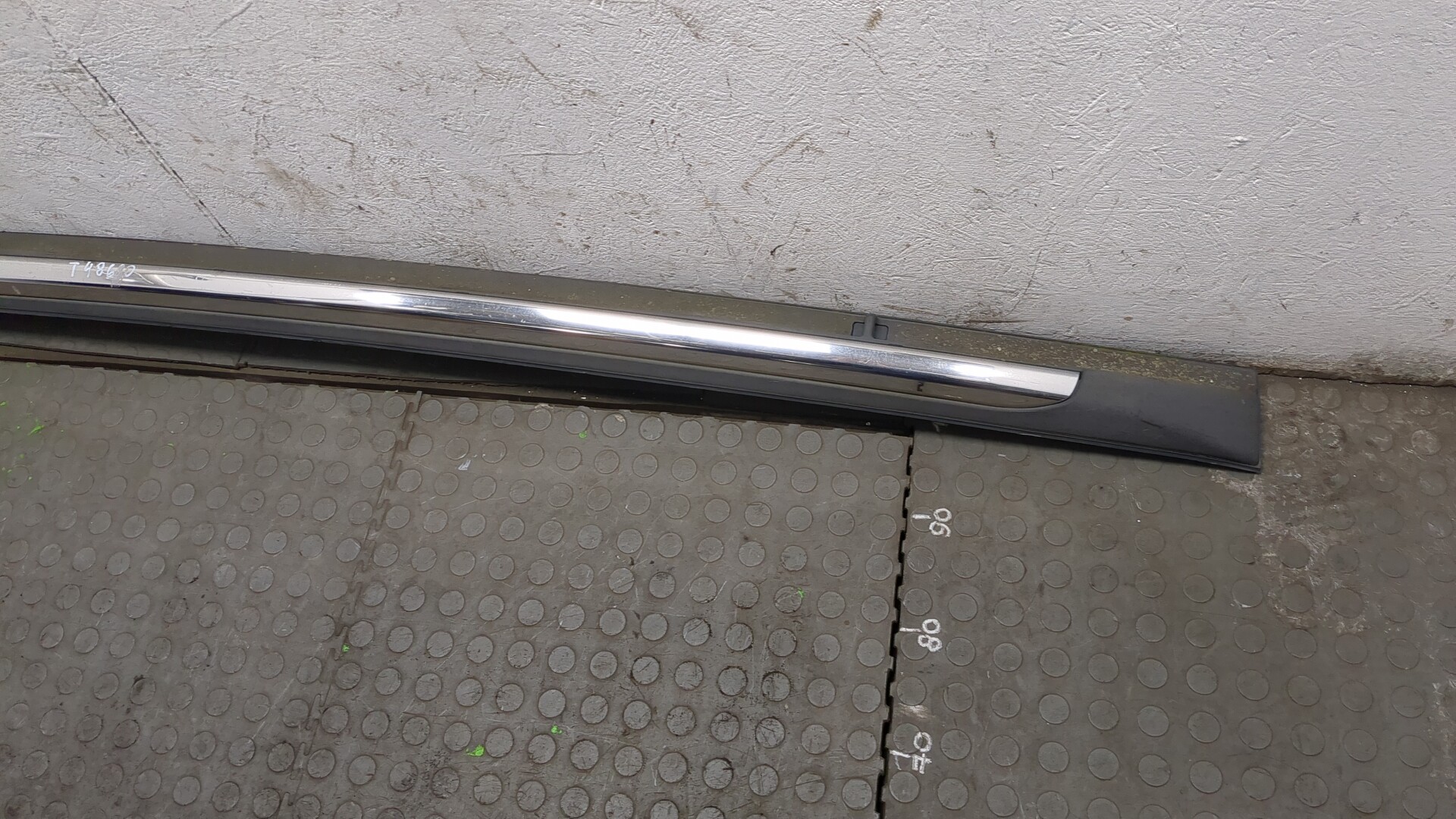 Рейлинг (релинг) левый (планка на крышу)