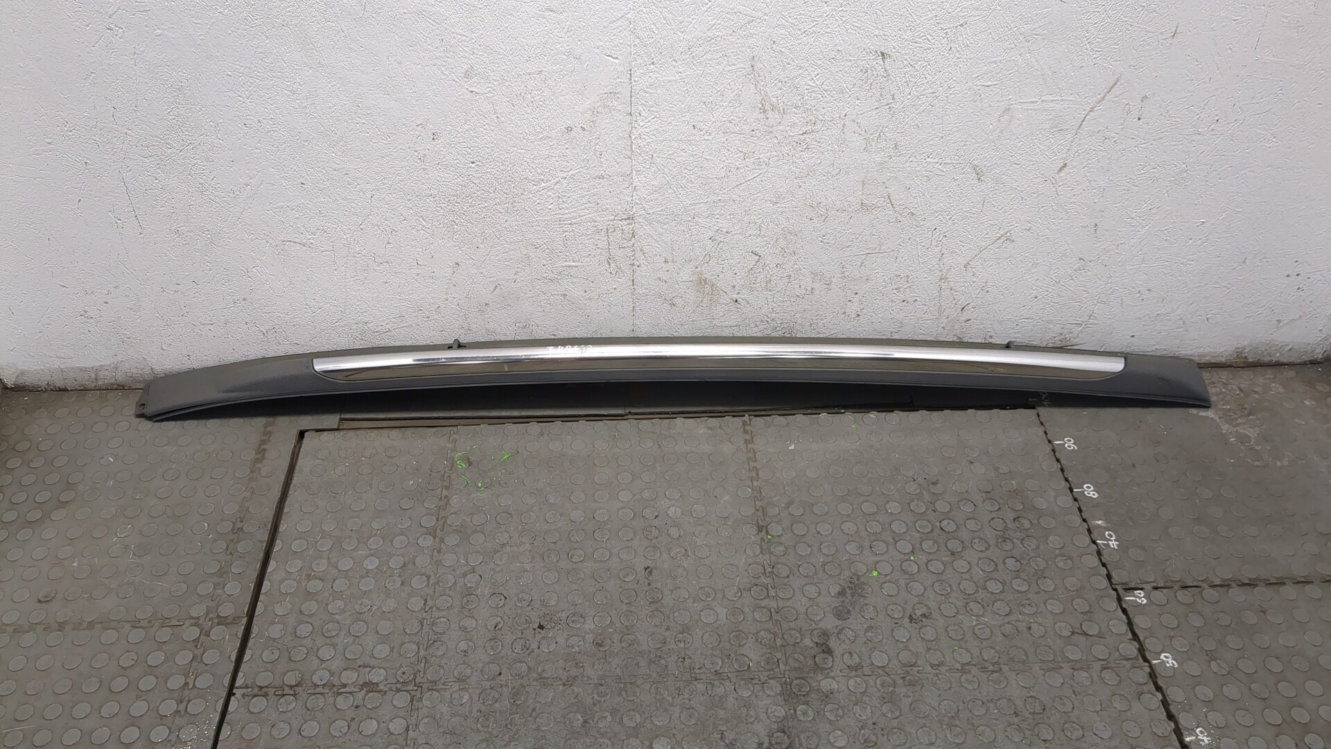 Рейлинг (релинг) левый (планка на крышу)