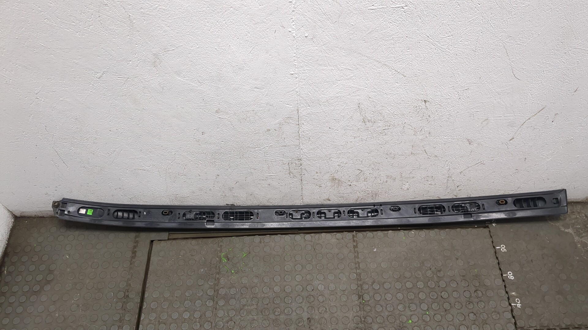 Рейлинг (релинг) левый (планка на крышу)