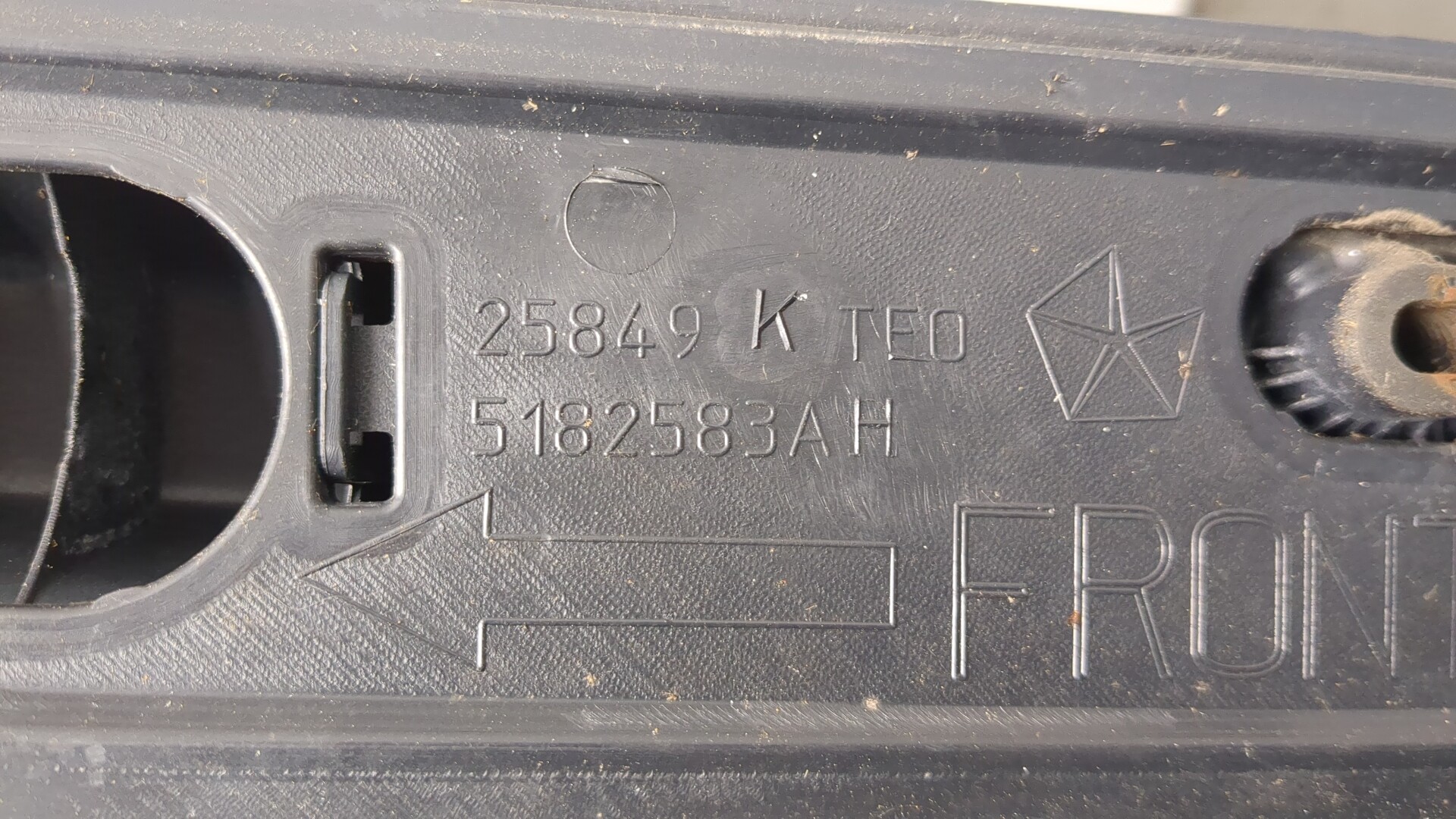 Рейлинг (релинг) левый (планка на крышу)