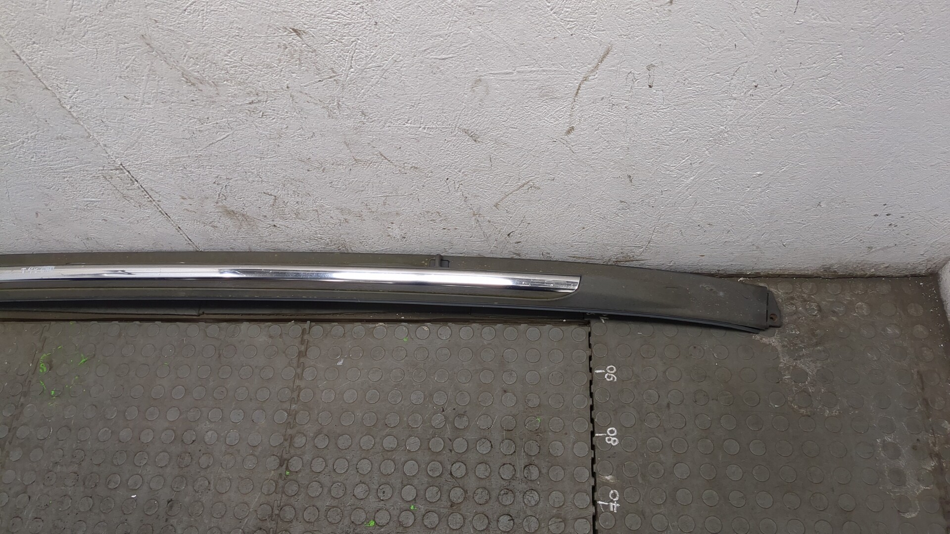 Рейлинг (релинг) правый (планка на крышу)