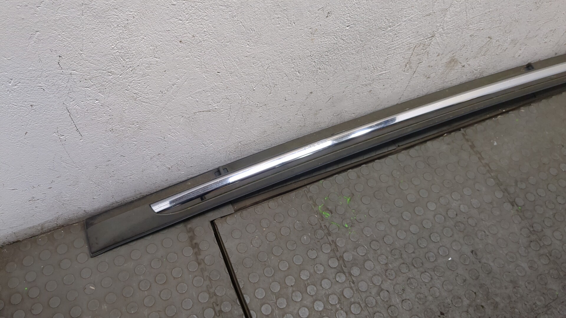 Рейлинг (релинг) правый (планка на крышу)