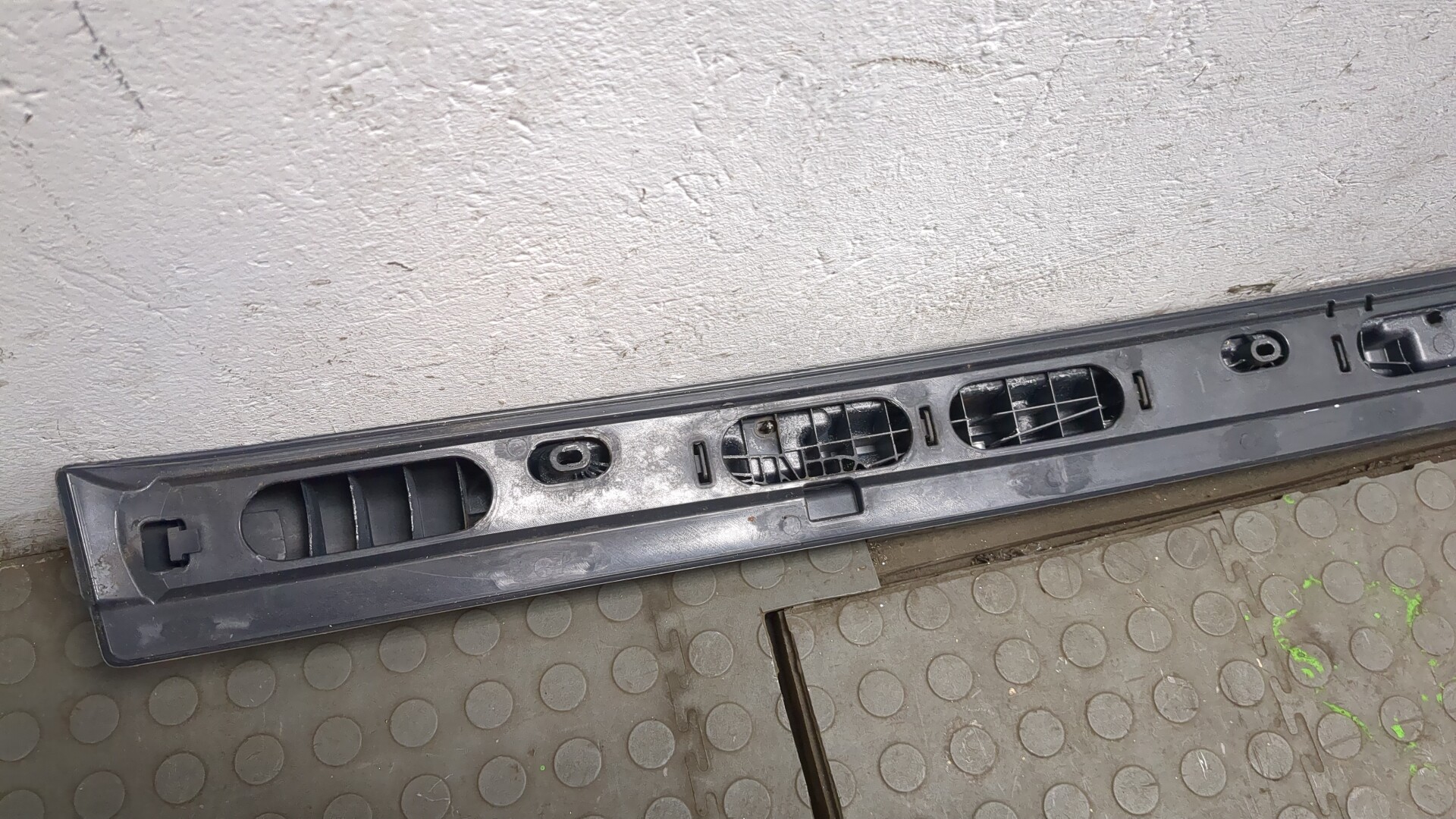 Рейлинг (релинг) правый (планка на крышу)