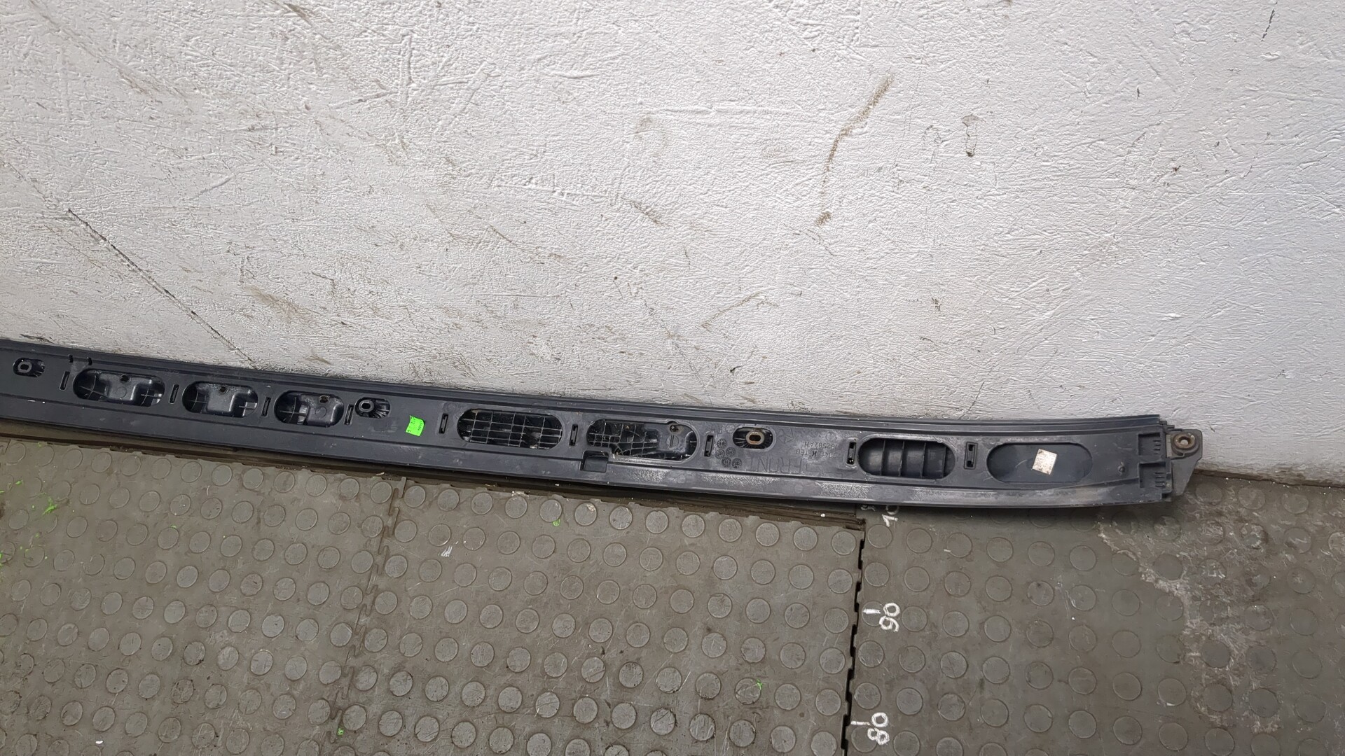 Рейлинг (релинг) правый (планка на крышу)