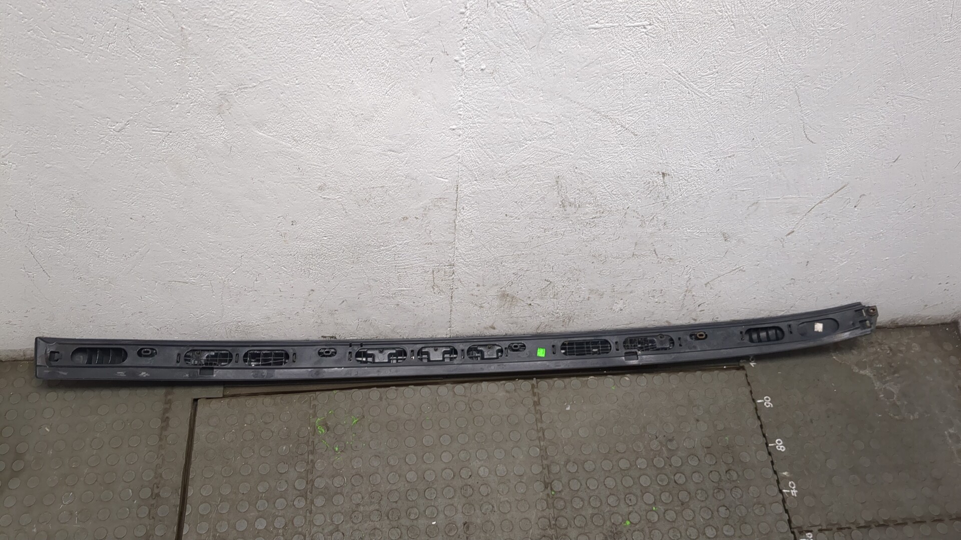 Рейлинг (релинг) правый (планка на крышу)