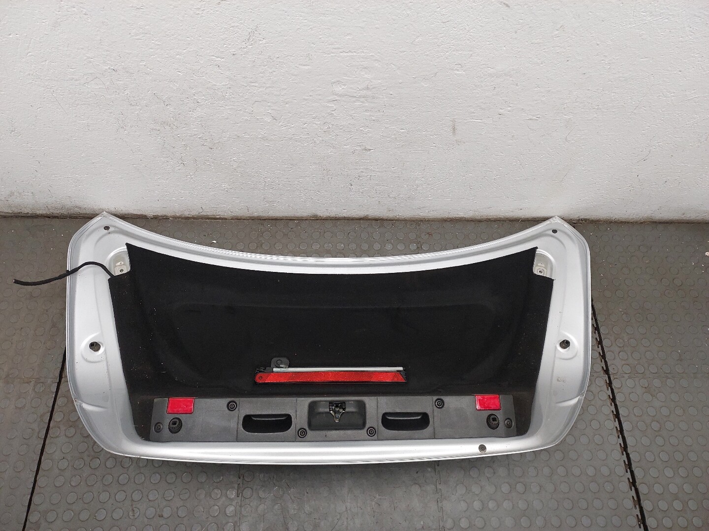 Дверь багажника