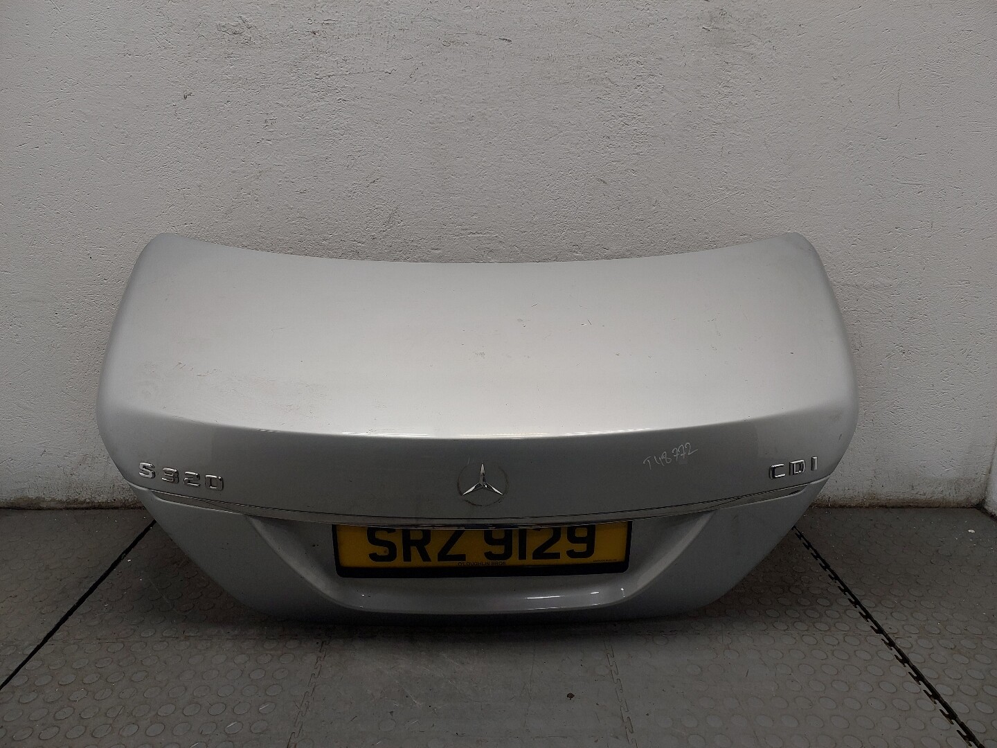 Дверь багажника