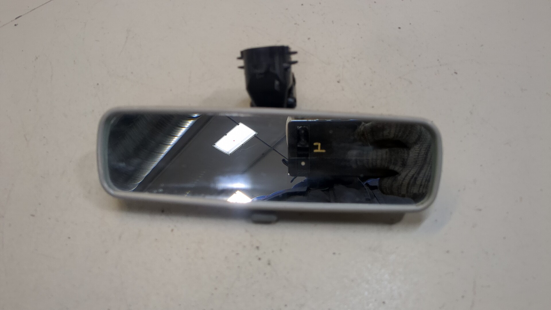 Зеркало заднего вида