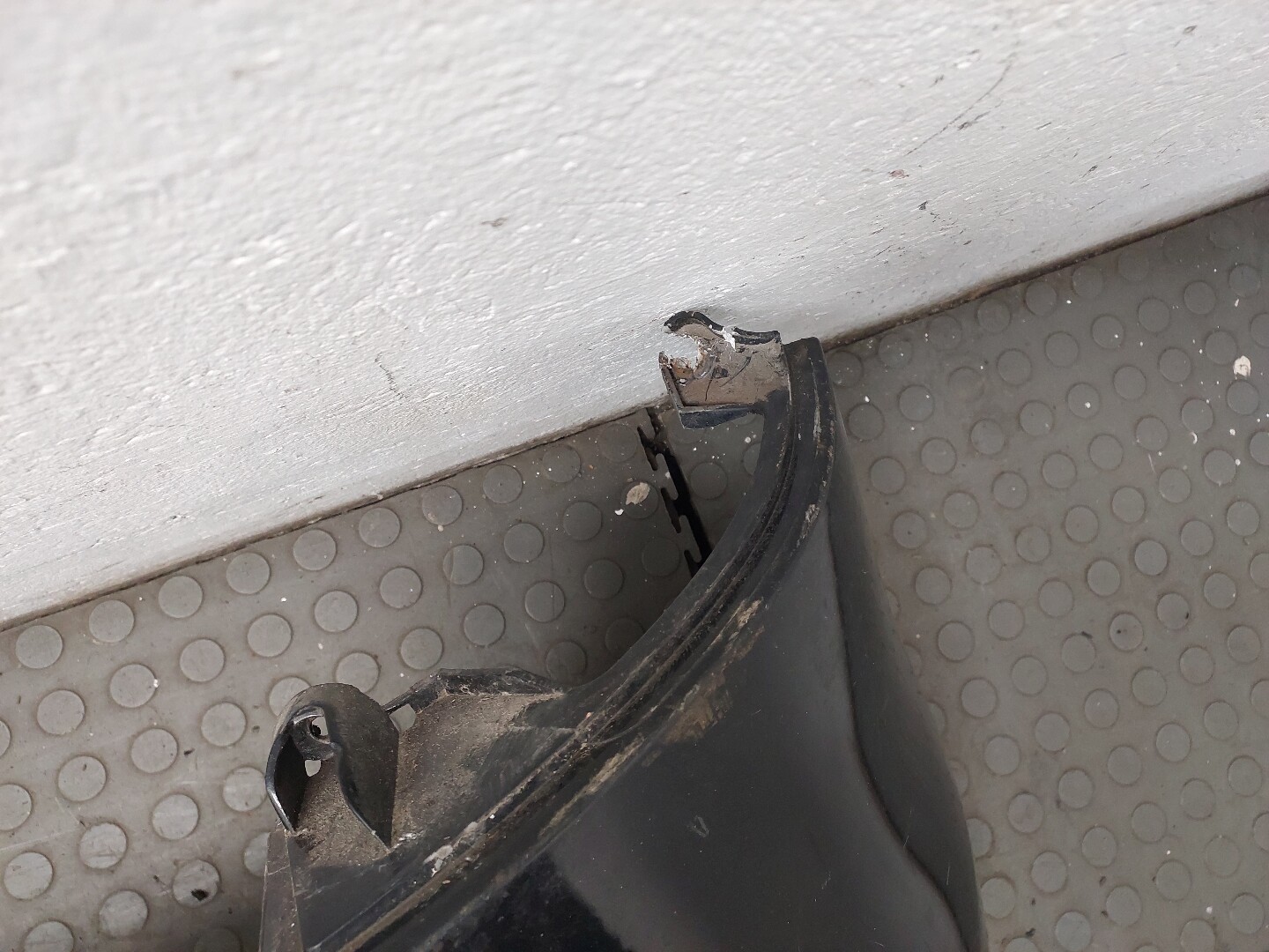 Бампер задний