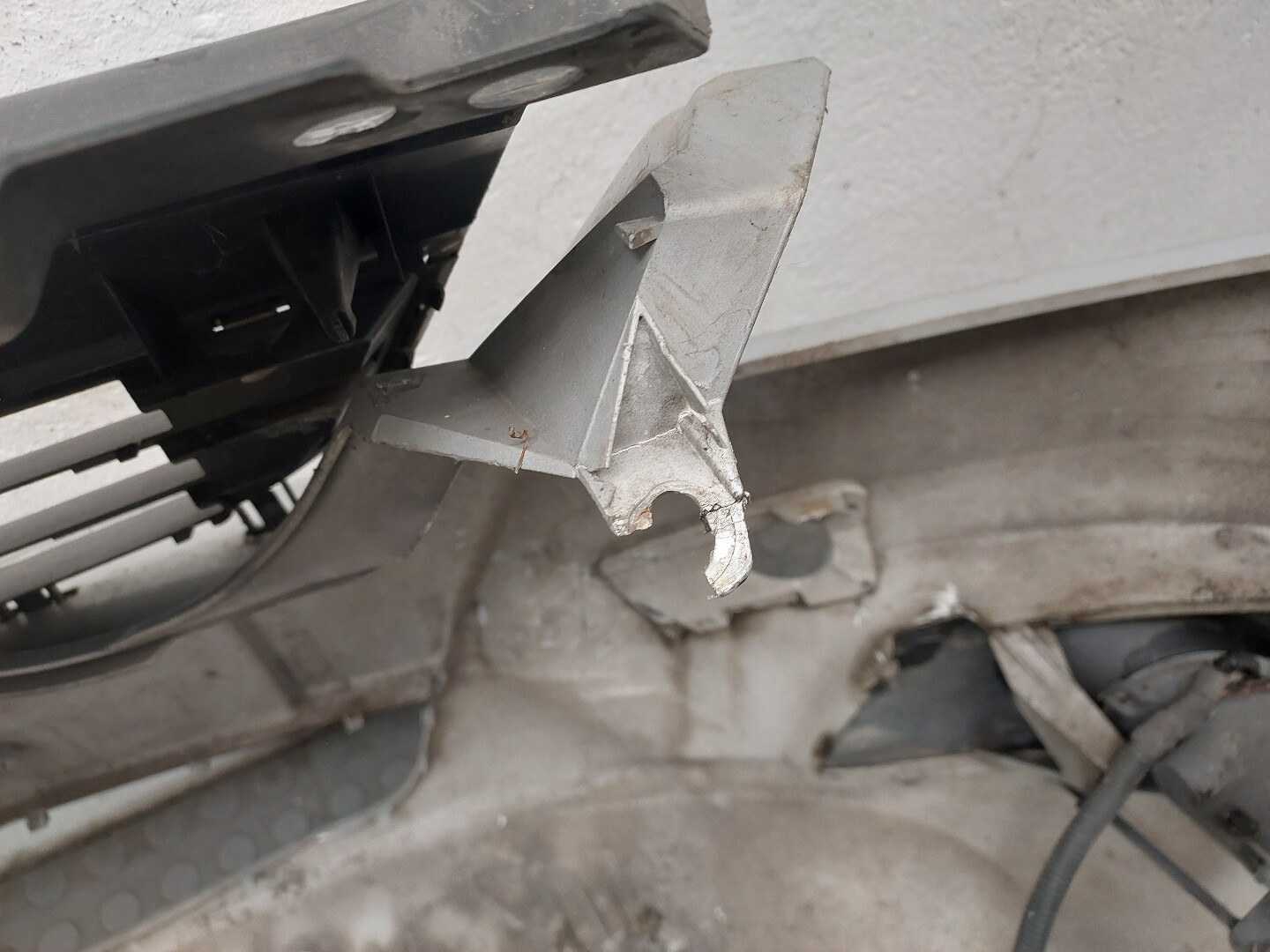 Бампер передний