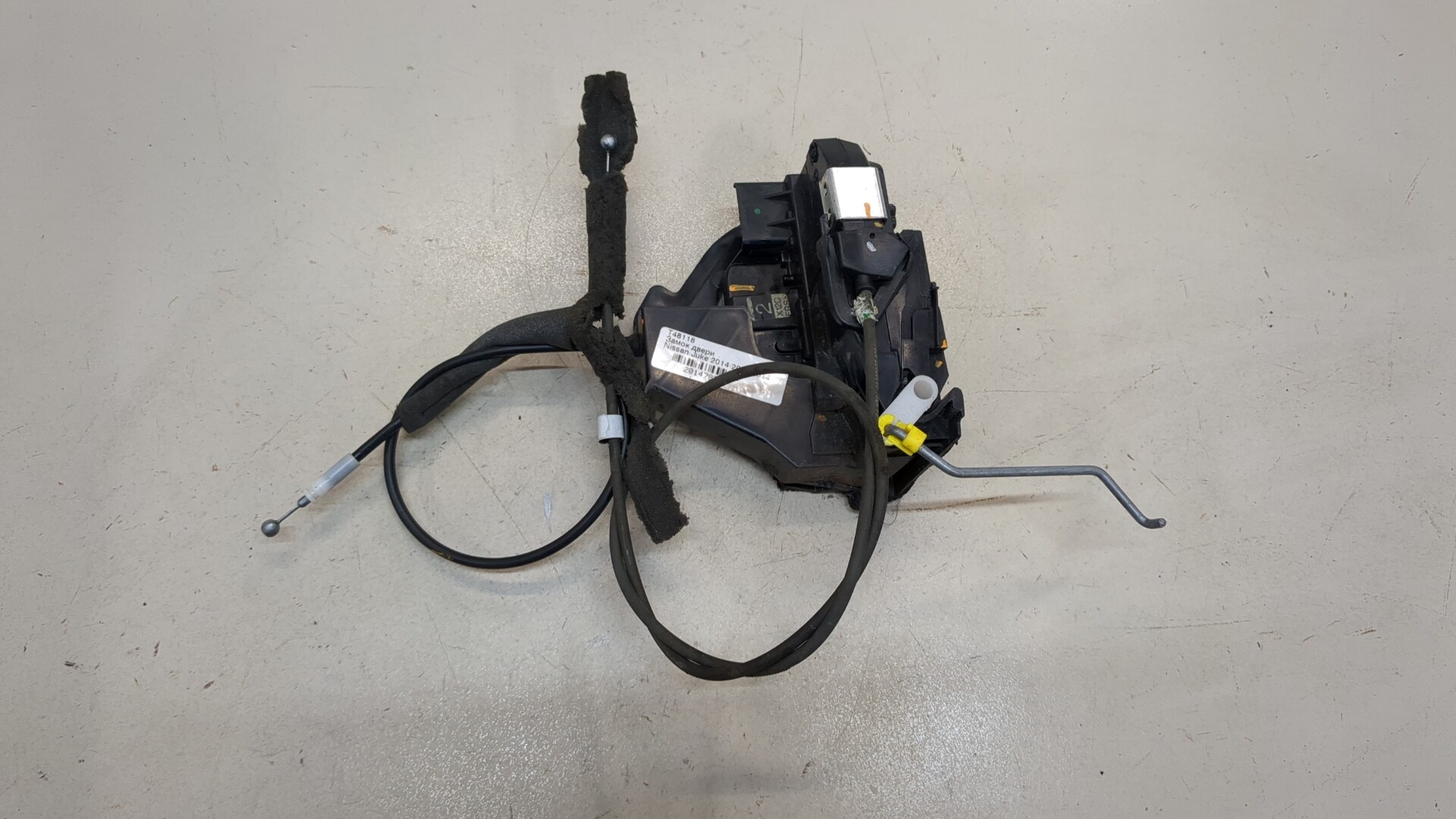 Замок двери передней правой