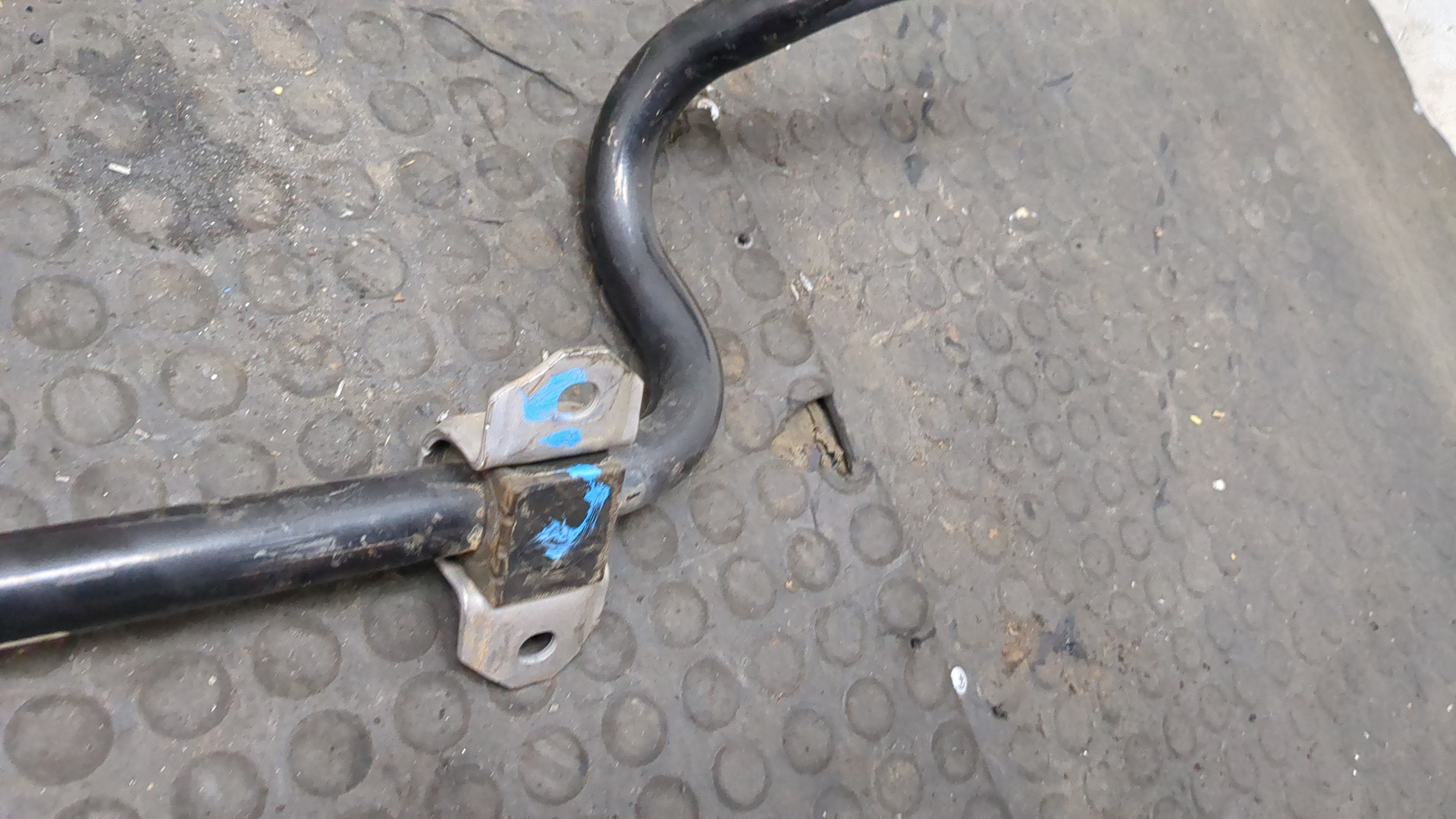 Стабилизатор передний