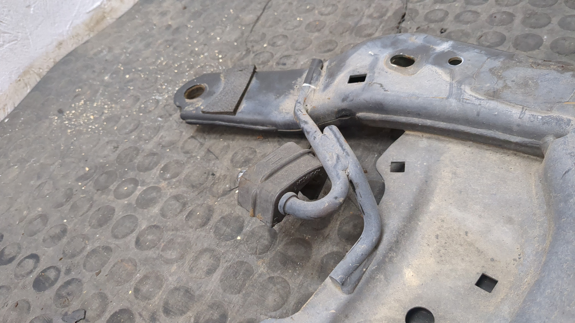 Балка подмоторная