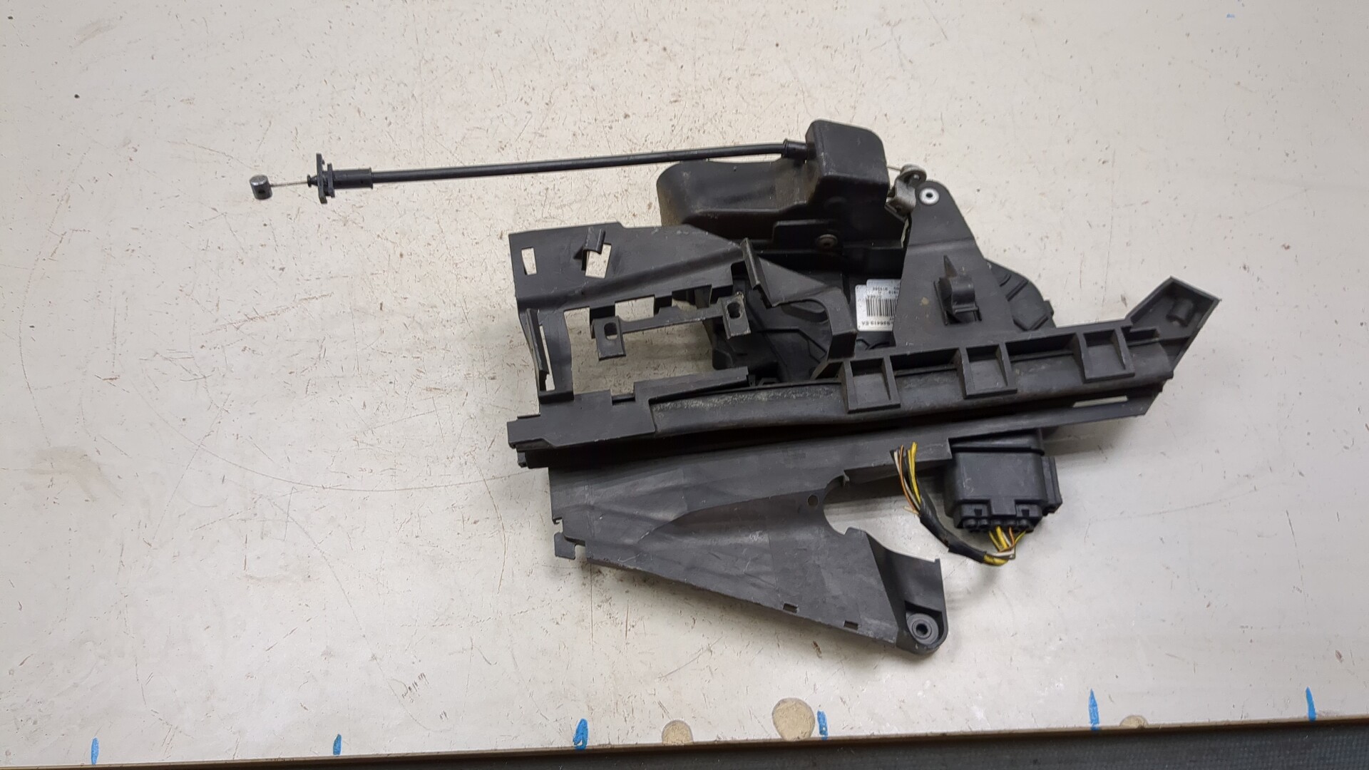 Замок двери задней левой