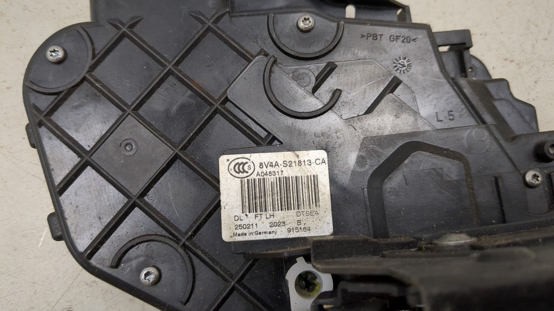 Замок двери передней левой