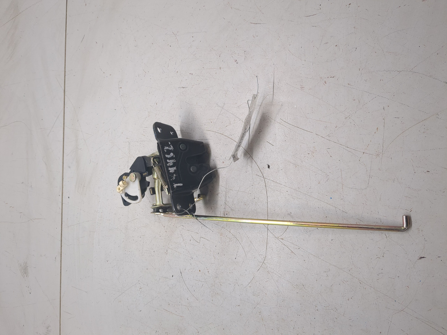 Замок багажника