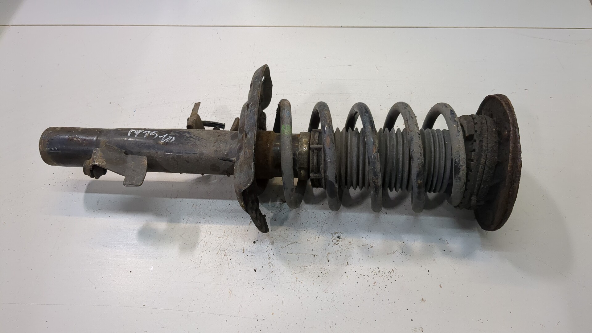 Амортизатор передний правый