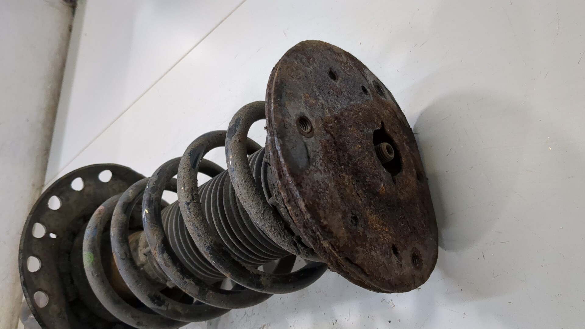 Амортизатор передний правый