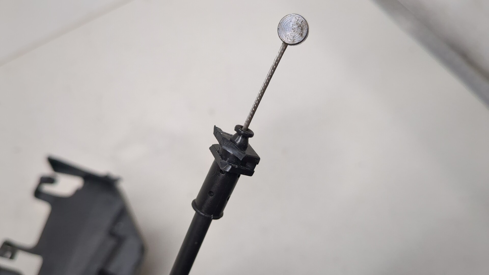 Замок двери передней левой