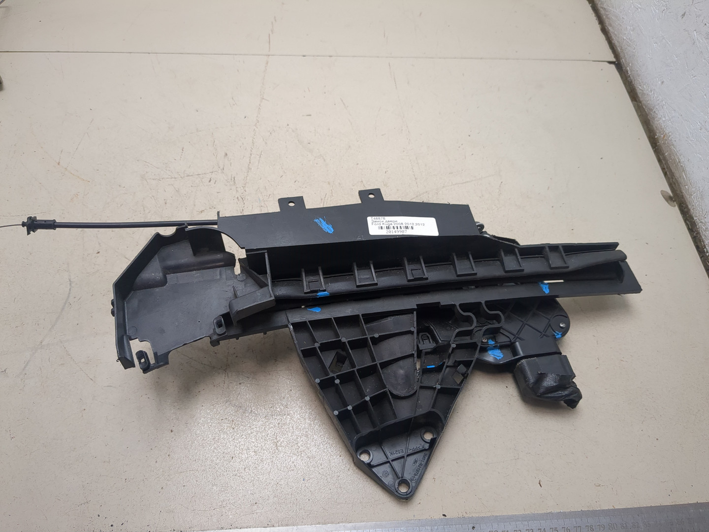 Замок двери передней левой