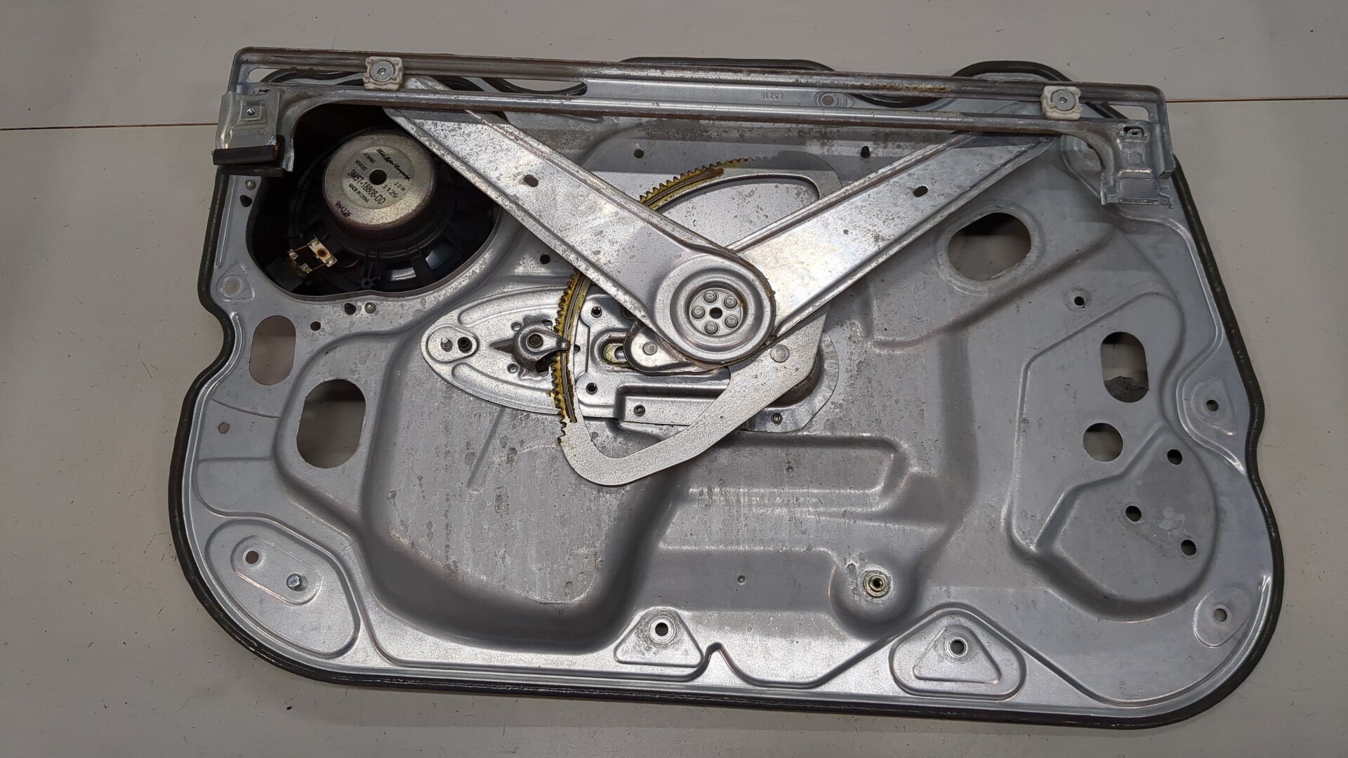 Стеклоподъемник электр. передний правый