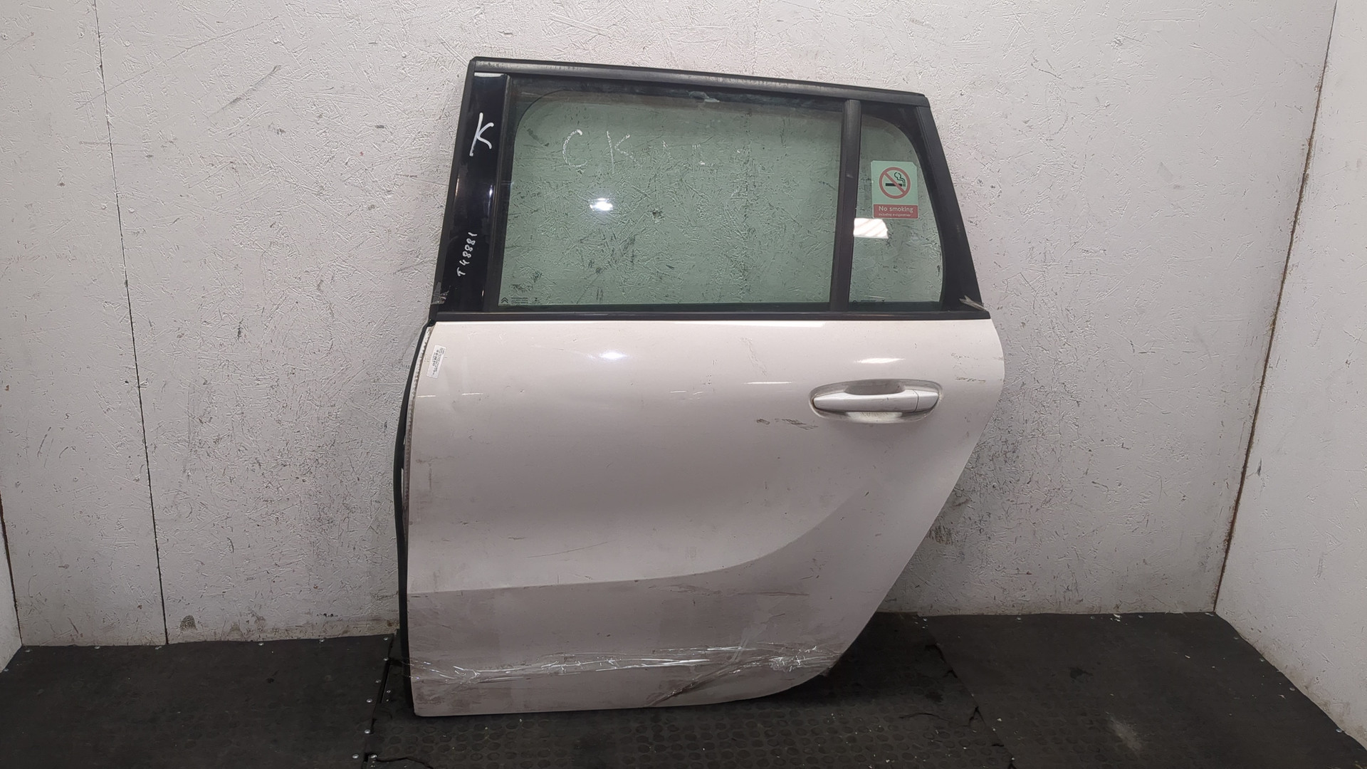 Дверь задняя левая