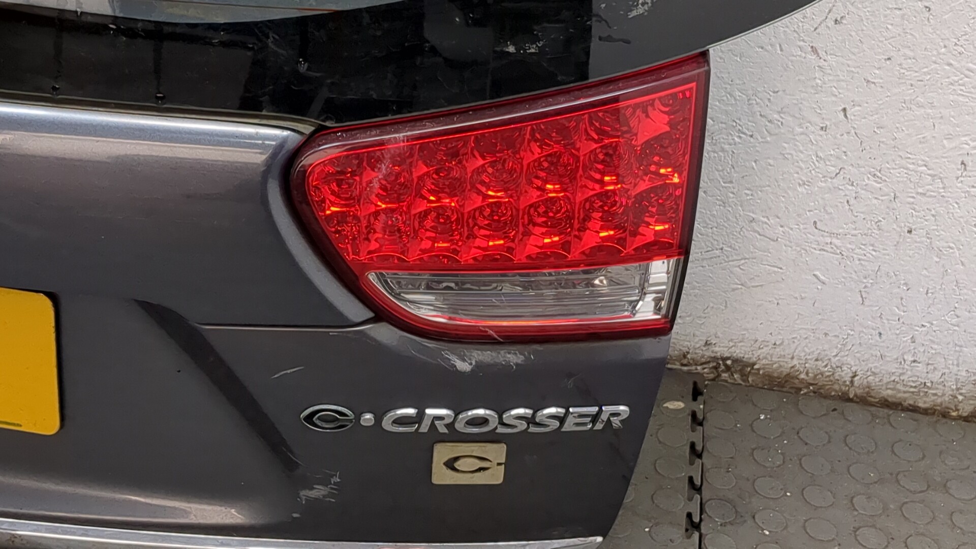 Дверь багажника