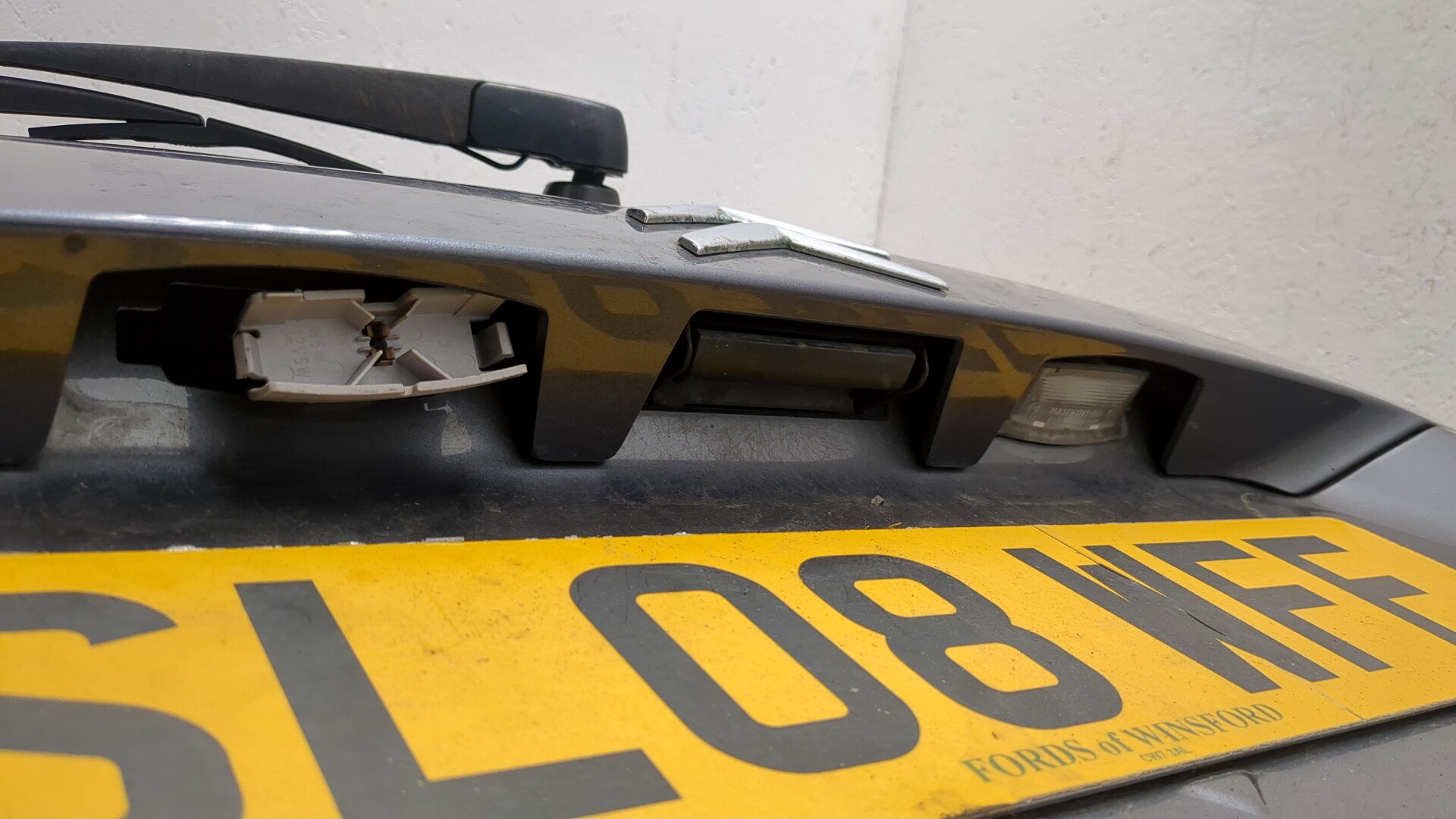 Дверь багажника