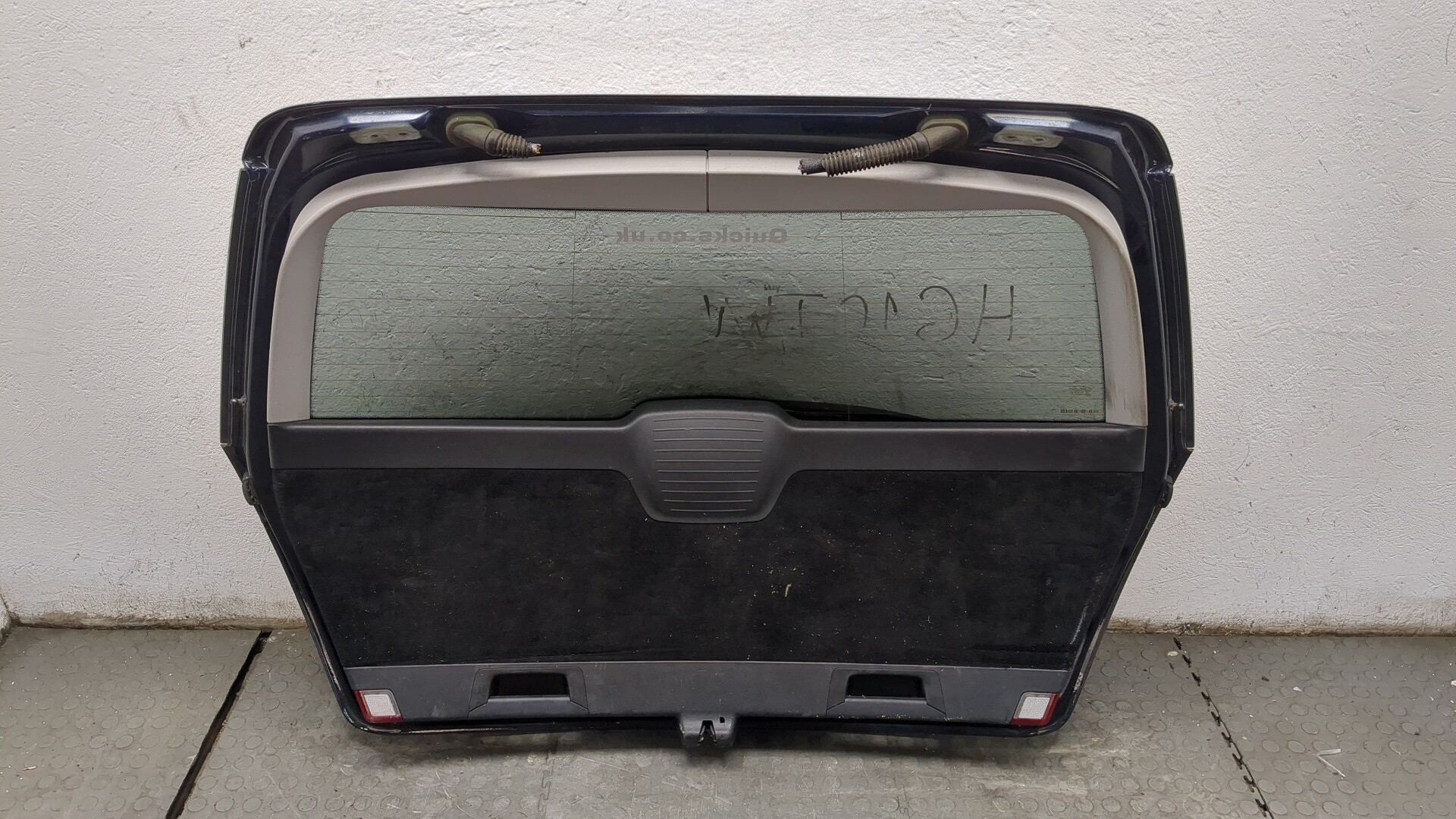 Дверь багажника