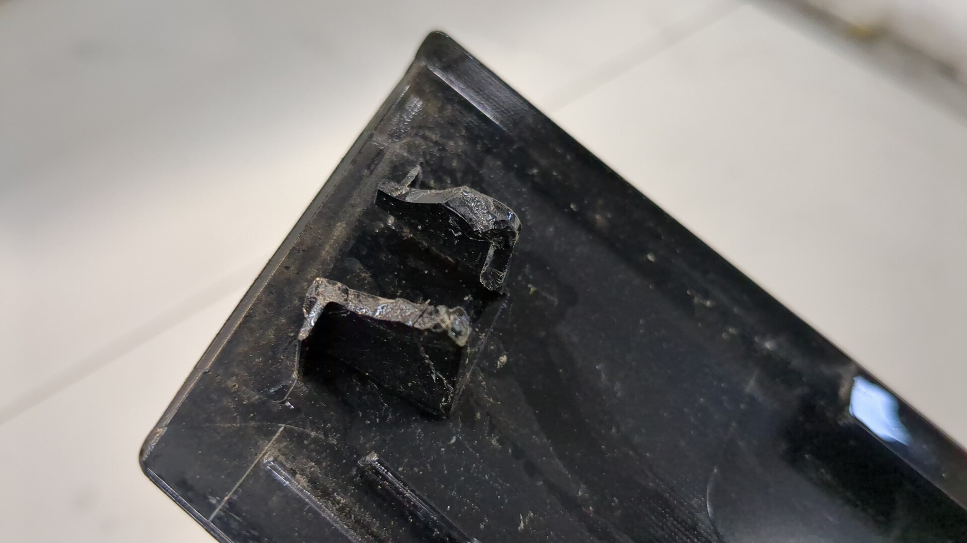 Накладка стекла переднего правого