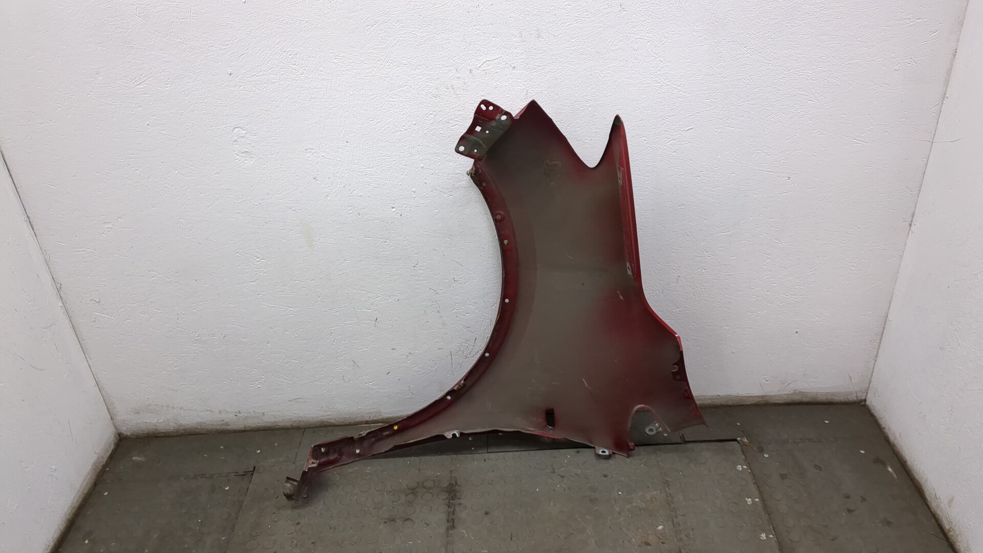 Крыло переднее правое