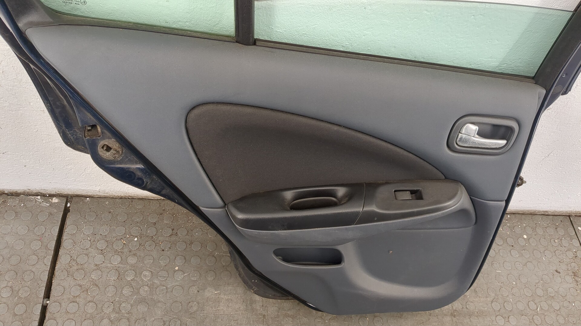 Дверь задняя левая