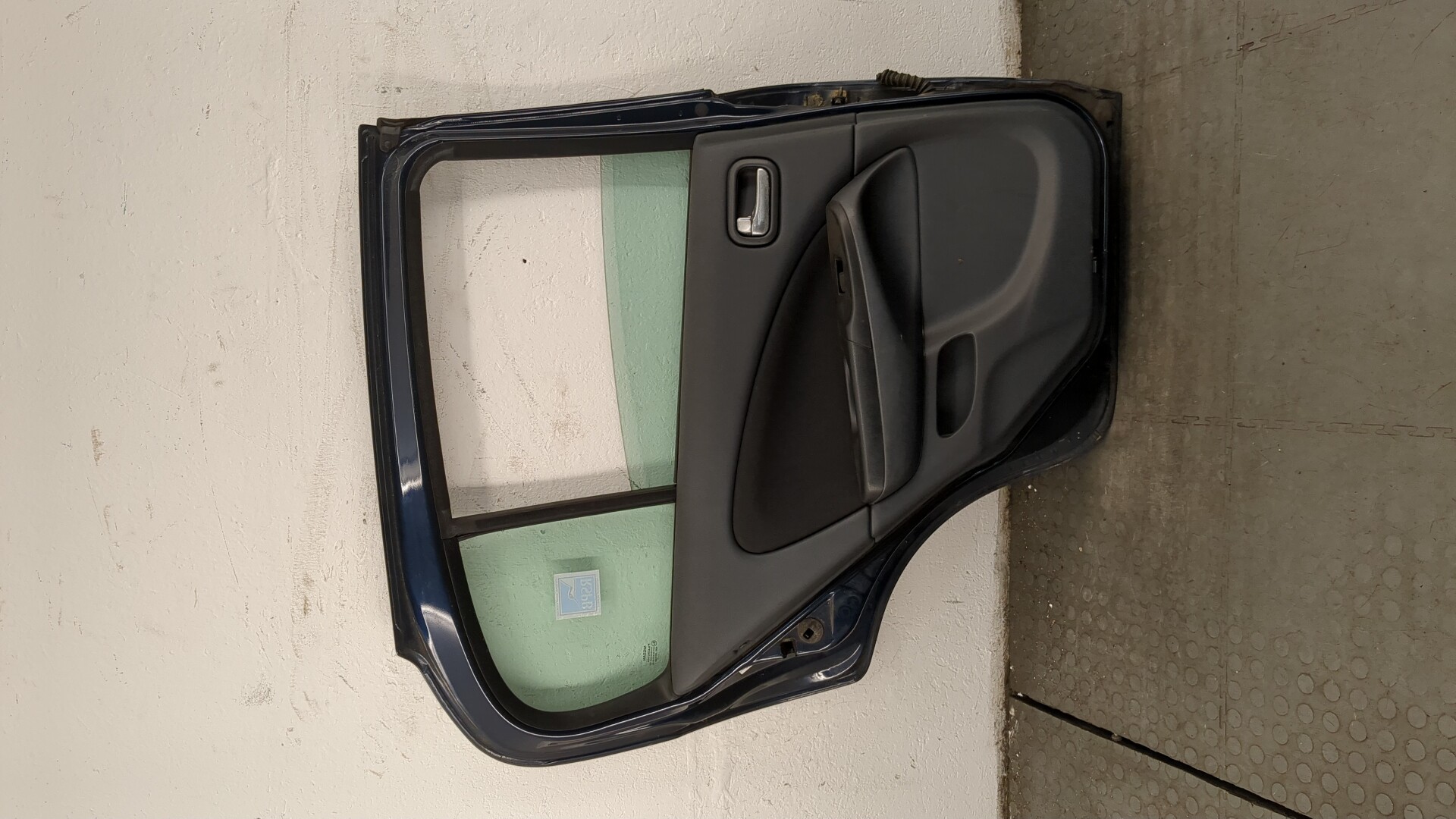 Дверь задняя левая