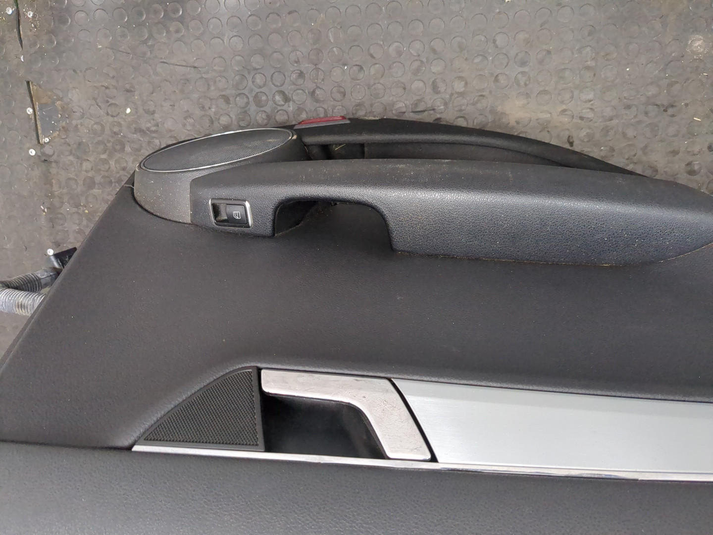 Дверь задняя левая