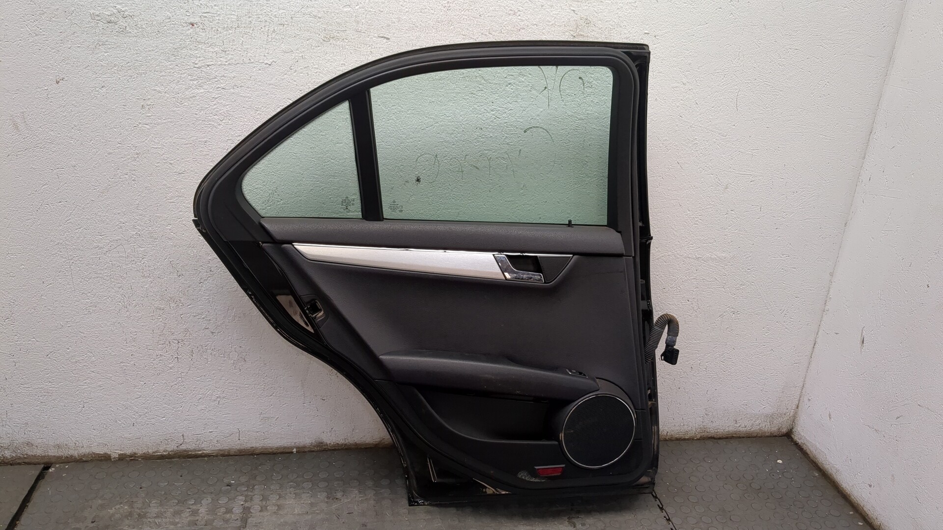 Дверь задняя левая