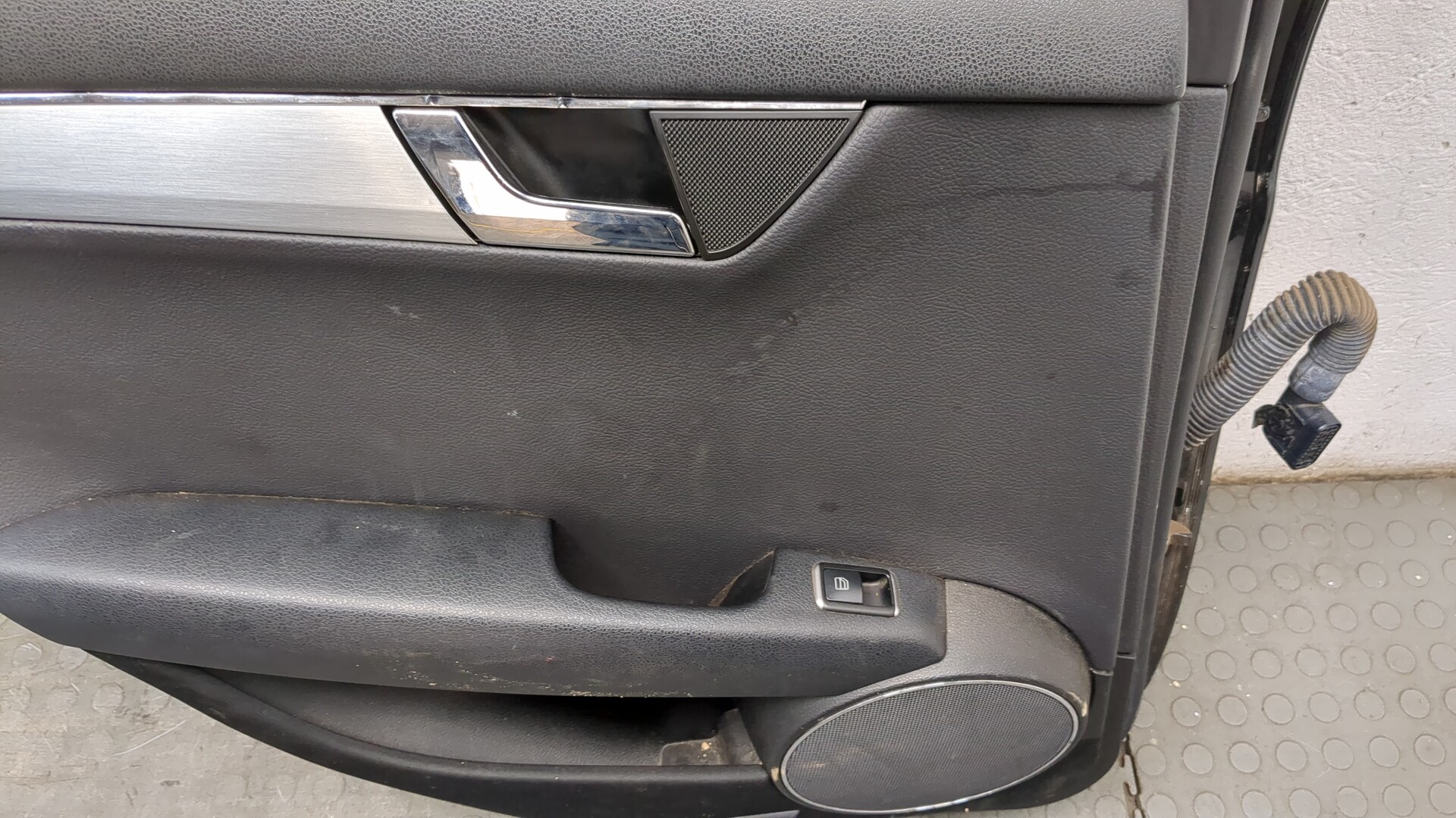 Дверь задняя левая