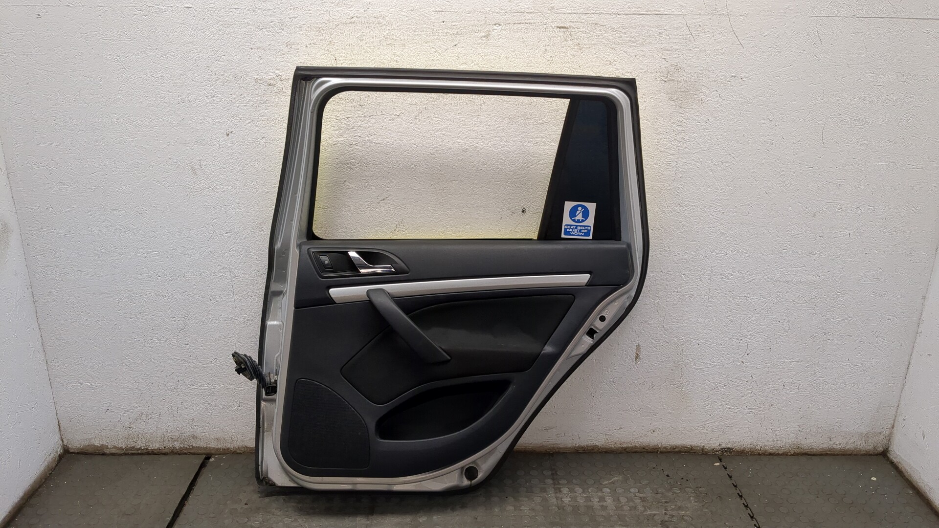 Дверь задняя правая