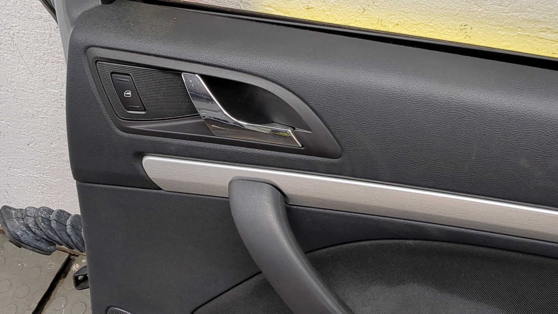 Дверь задняя правая