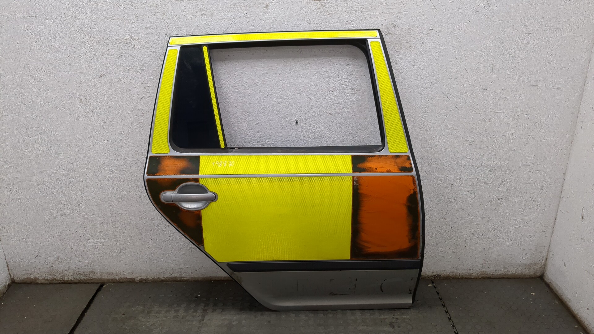 Дверь задняя правая