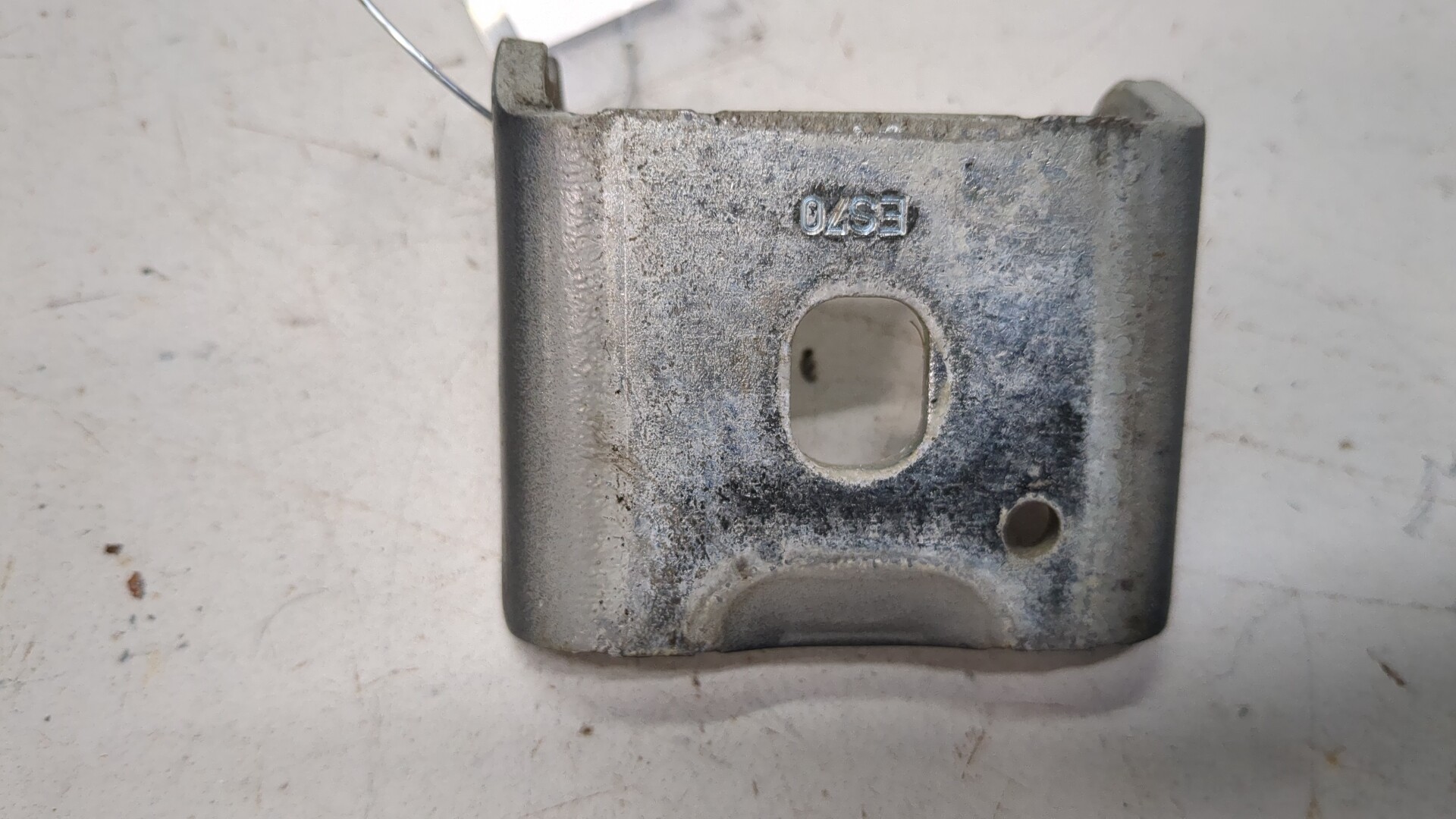 Петля двери