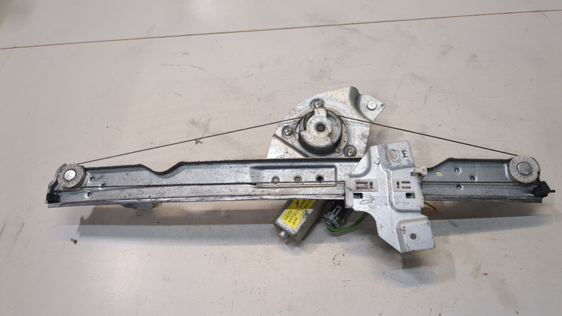 Стеклоподъемник электр. передний правый