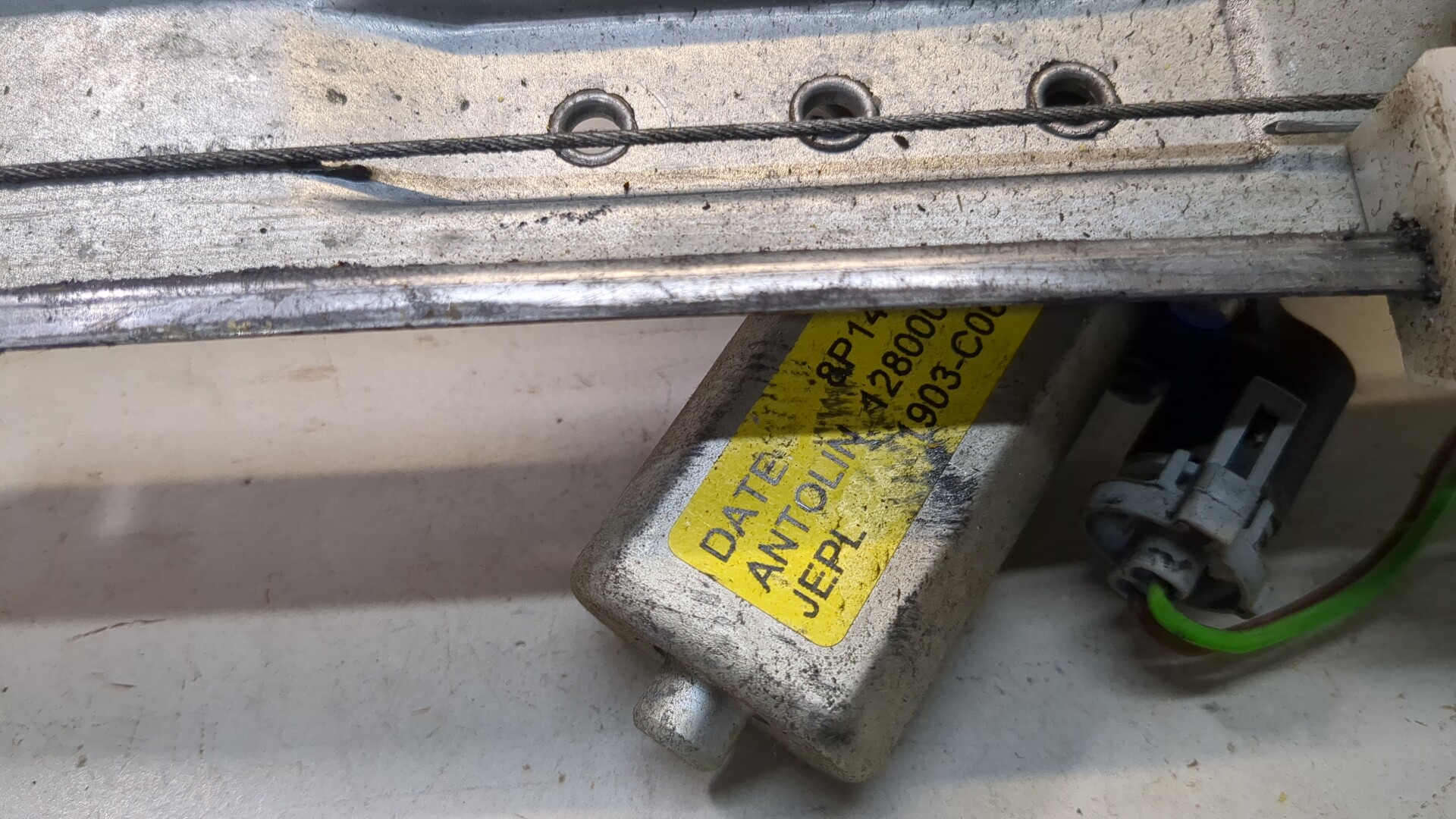 Стеклоподъемник электр. передний правый